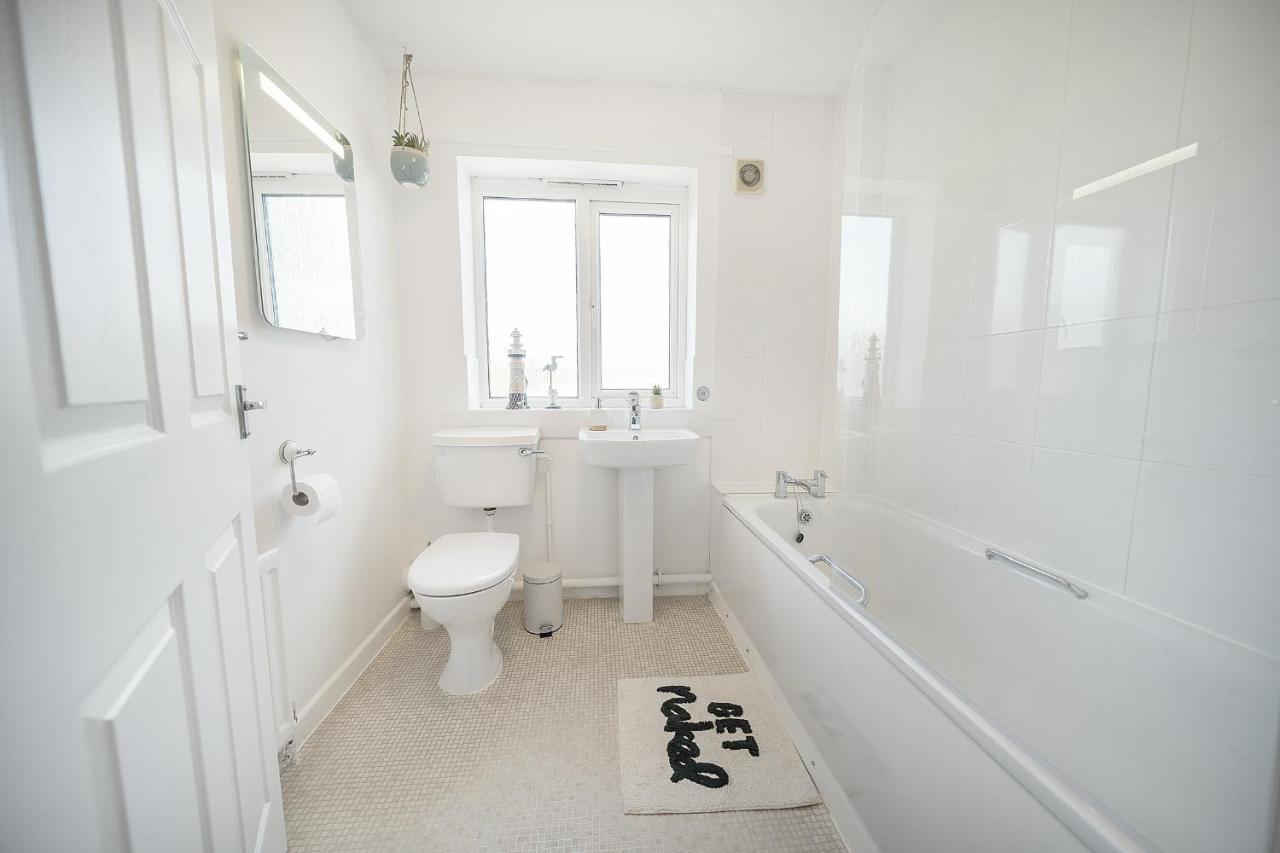 Сasa de vacaciones Stylish 3 Bed House, Large Garden, Parking, Wifi - Esho Coventry