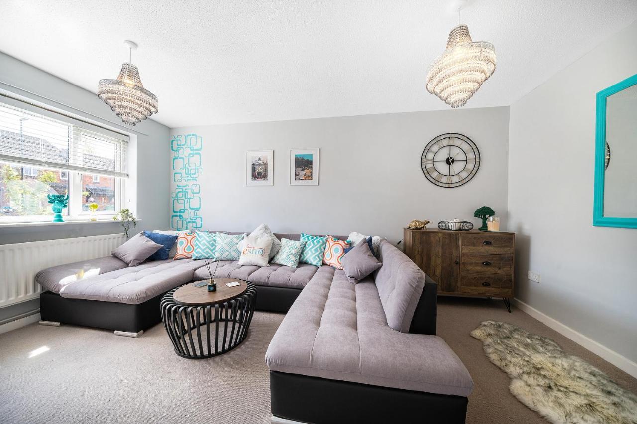 Stylish 3 Bed House, Large Garden, Parking, Wifi - Esho Сasa de vacaciones Coventry
