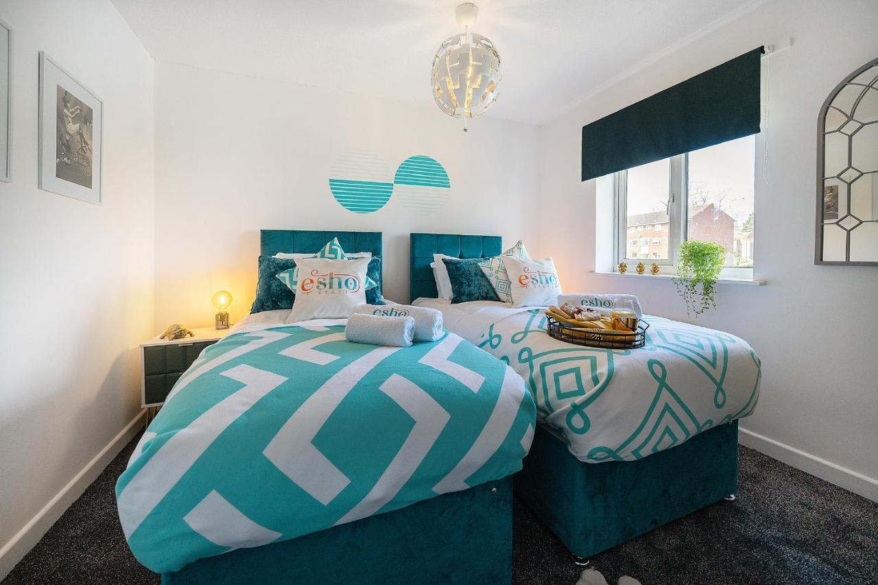 Stylish 3 Bed House, Large Garden, Parking, Wifi - Esho Сasa de vacaciones *