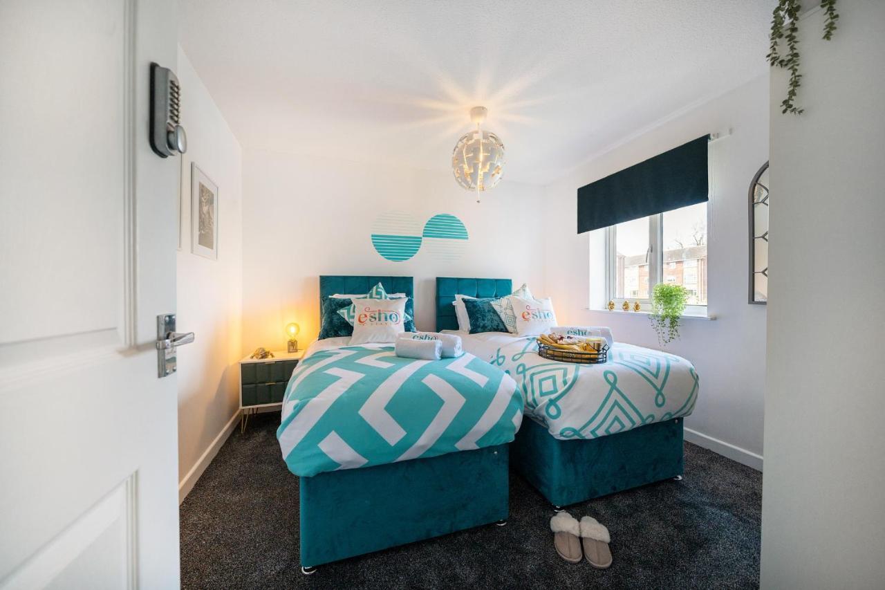 Stylish 3 Bed House, Large Garden, Parking, Wifi - Esho Сasa de vacaciones