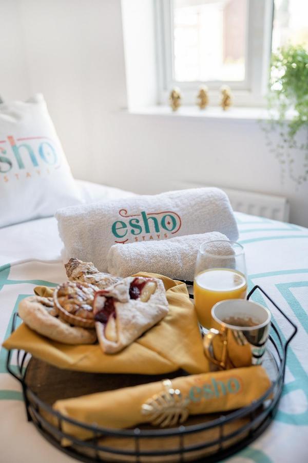 Stylish 3 Bed House, Large Garden, Parking, Wifi - Esho Сasa de vacaciones *