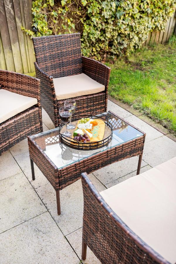 Сasa de vacaciones Stylish 3 Bed House, Large Garden, Parking, Wifi - Esho Coventry